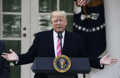 Pide Trump apoyar a Moore pese a acusaciones de acoso sexual