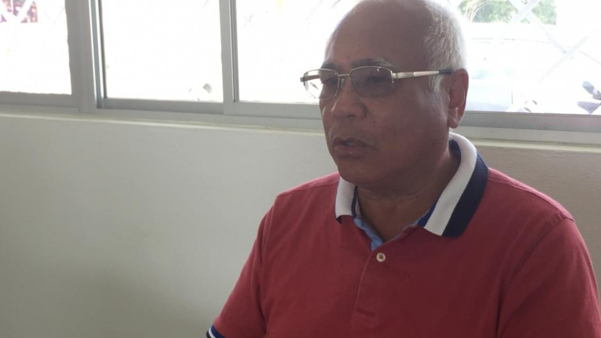 Adolescentes hacen un esfuerzo para trabajar y continuar sus estudios