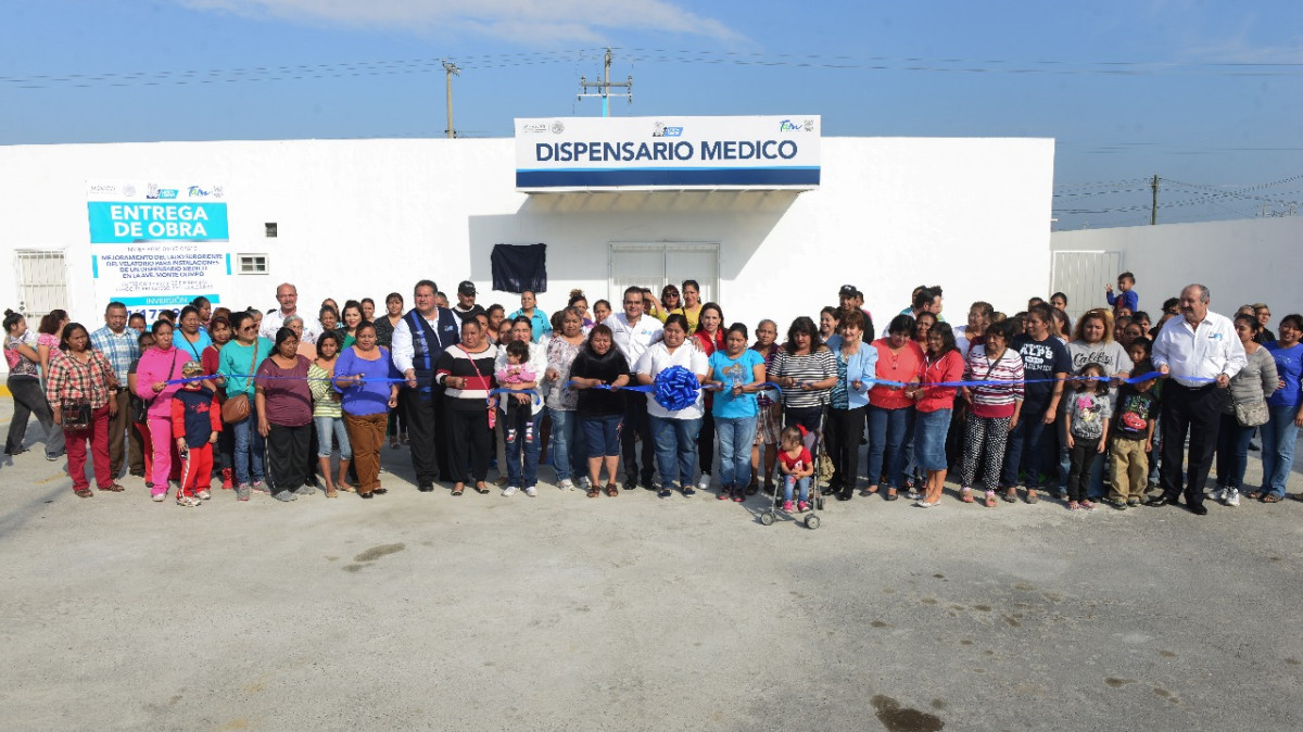 Entrega alcalde dispensario médico y comedor comunitario