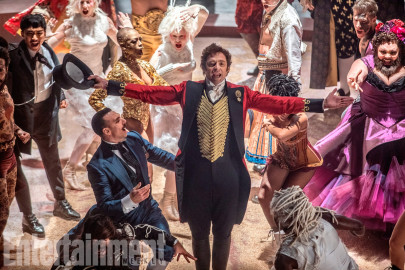 James Corden realiza nuevo sketch con Hugh Jackman y Zac Efron