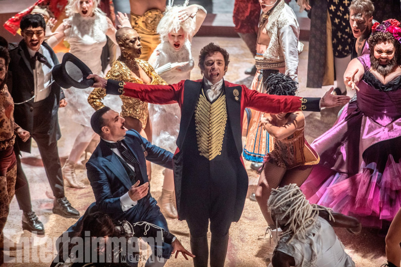 James Corden realiza nuevo sketch con Hugh Jackman y Zac Efron