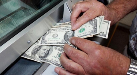 Dólar promedia 18.51 pesos a la venta 