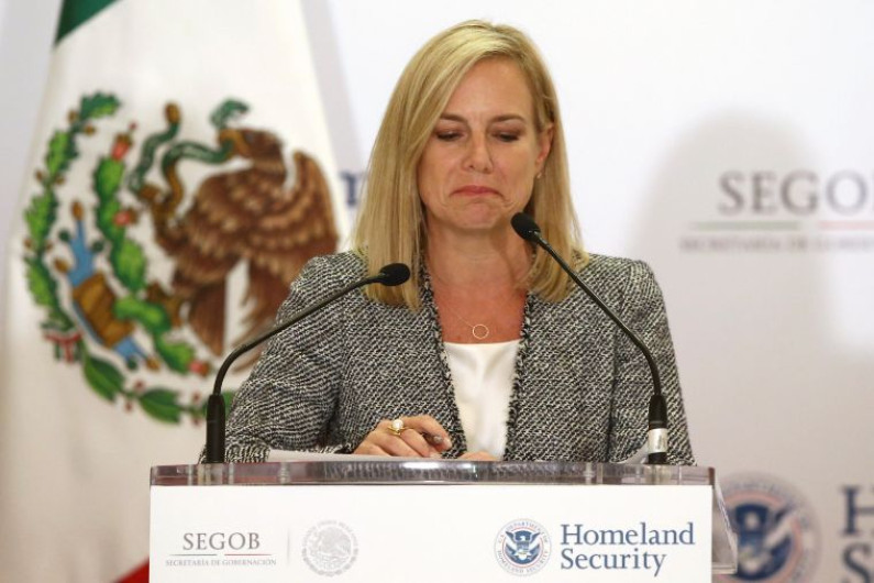 Llega Secretaria de seguridad interior de EU a los Pinos