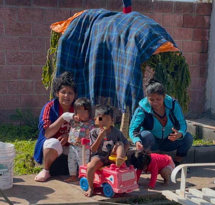 Asisten a migrantes que perdieron cita por CBP One