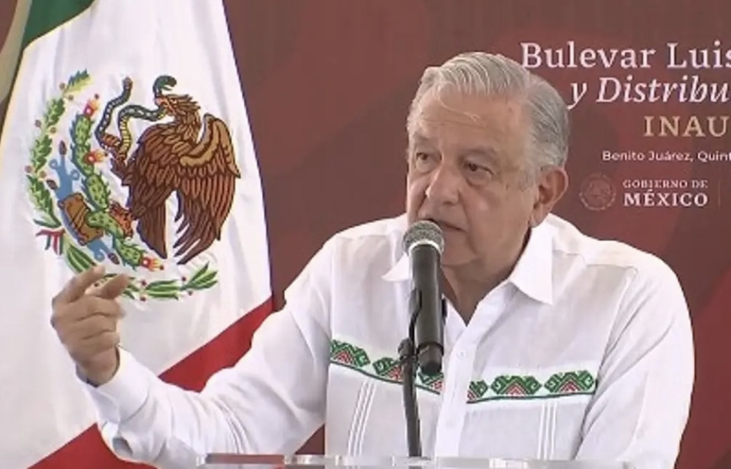 AMLO dice a opositores: “Ni disfrazándose regresarán”