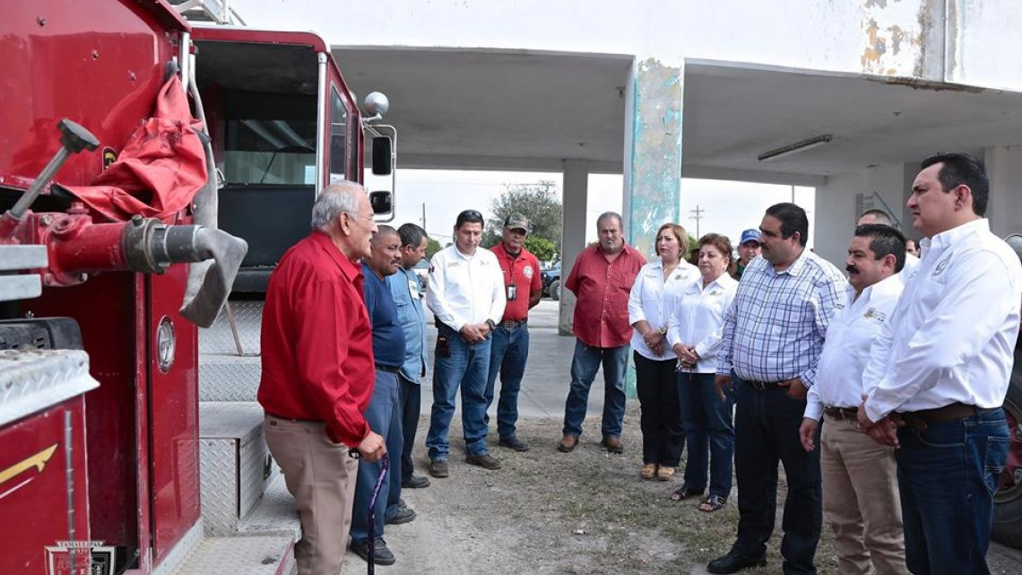 Dona diputado local Anto Tovar material para bomberos en Valle Hermoso