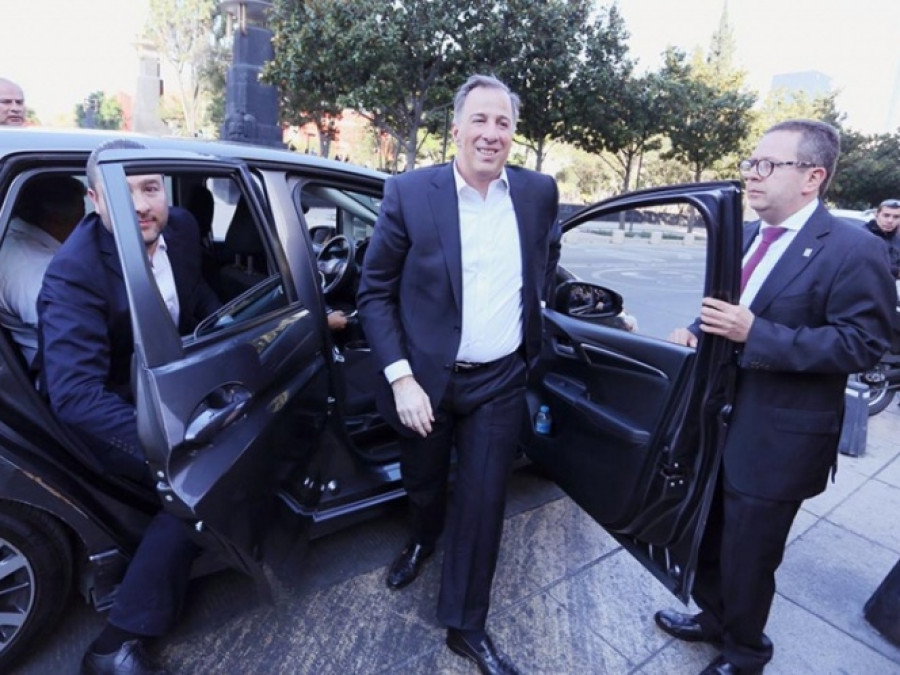 Meade arriba al CEN a comida con priistas