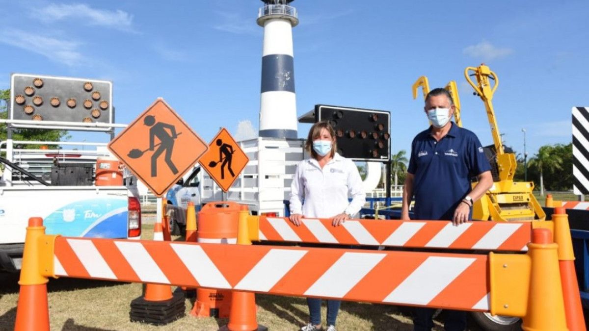 Entrega Alcalde maquinaria y equipo para labores de bacheo y mejoramiento vial