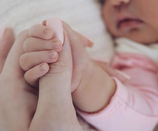 Kylie Jenner comparte la primera fotografía de su hija Stormi