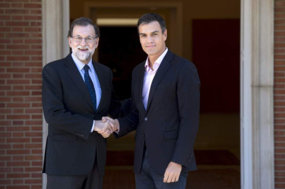 El Gobierno y el PSOE pactan elecciones en Cataluña para enero