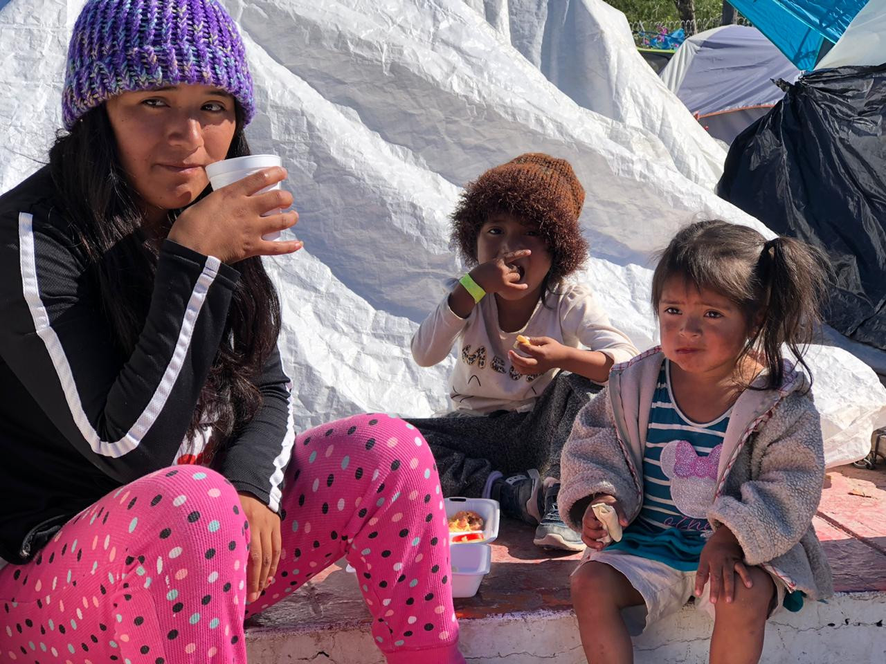 Sufren migrantes las primeras bajas temperaturas en Matamoros
