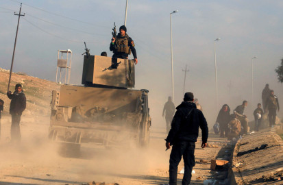 Arrebatan fuerzas iraquíes a ISIS la sede del gobierno regional de Mosul