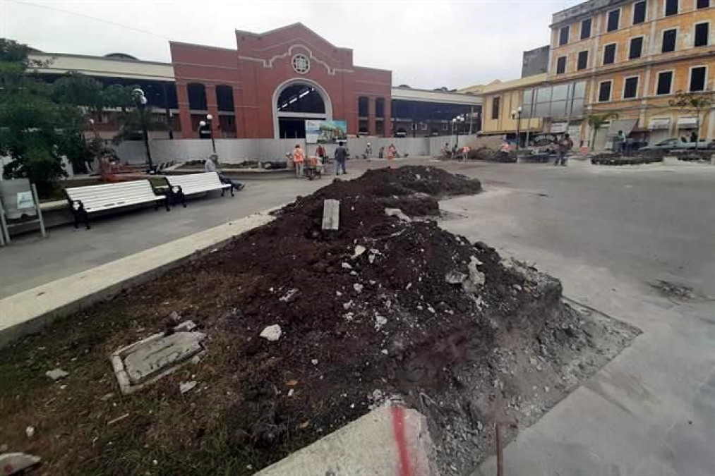 Demuelen parte de la Plaza Hijas de Tampico