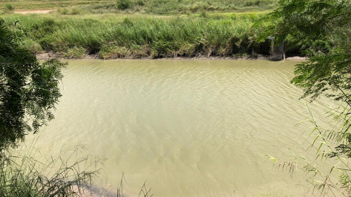 Cruzan 17 migrantes el río Bravo y son capturados por agentes de migración 