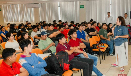 Asisten estudiantes del Tec Mante a conferencia sobre el papel transformador de la educación