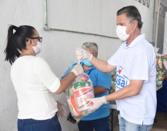 Brinda Chucho Nader apoyo alimentario a despicadoras