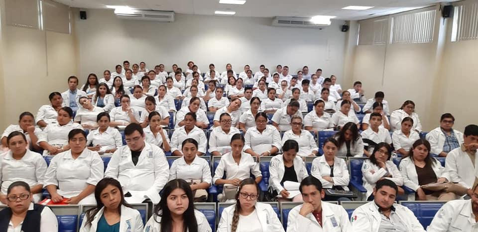 Refuerzan médicos y enfermeras pasantes labores en centros de salud
