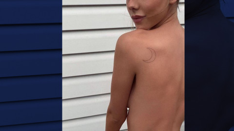 Ester Expósito enciende las redes sociales al posar en topless presumiendo su tatuaje