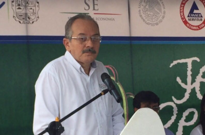 Sanciones a escuelas que condicionen venta de artículos escolares