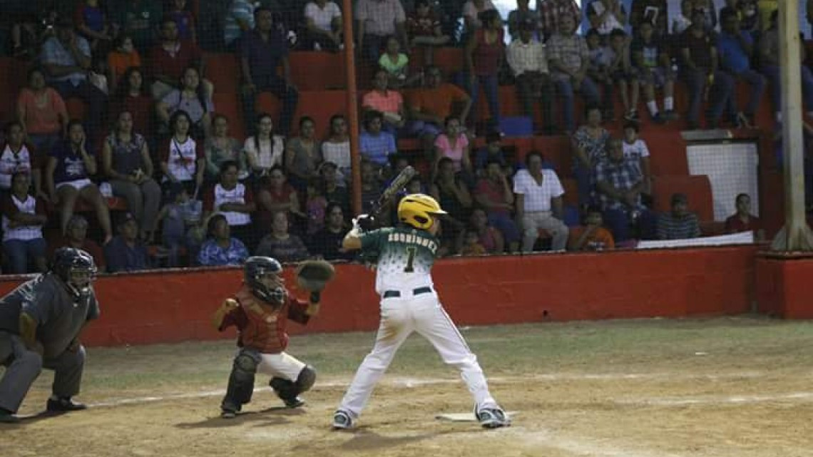 Juegan final de Torneo Distrital de Béisbol