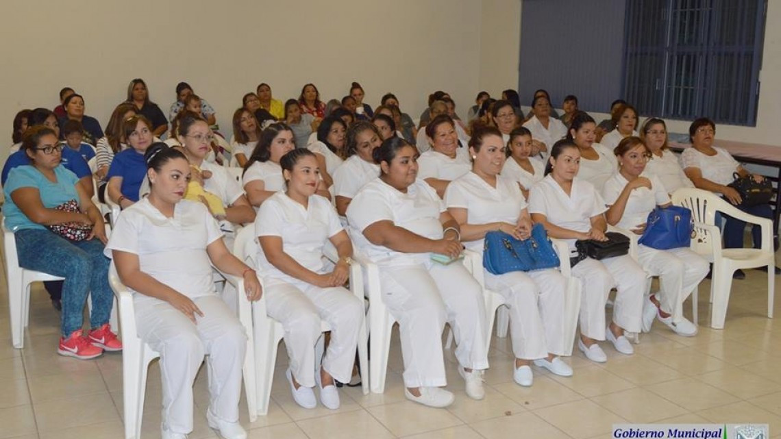 Reciben constancia de Taller del CEDIF