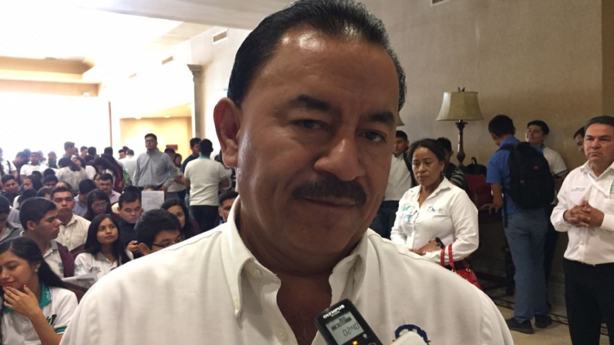 Ofrecen maquiladoras empleo a jóvenes estudiantes