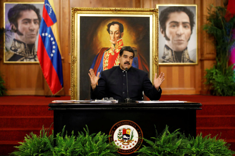 España convoca a embajador venezolano por críticas de Maduro sobre Cataluña