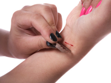 Se suicida adolescente de 15 años que practicaba 'cutting'