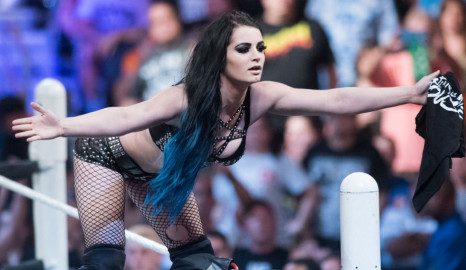 Ex campeona de la WWE envuelta en la polémica por robo de fotos personales