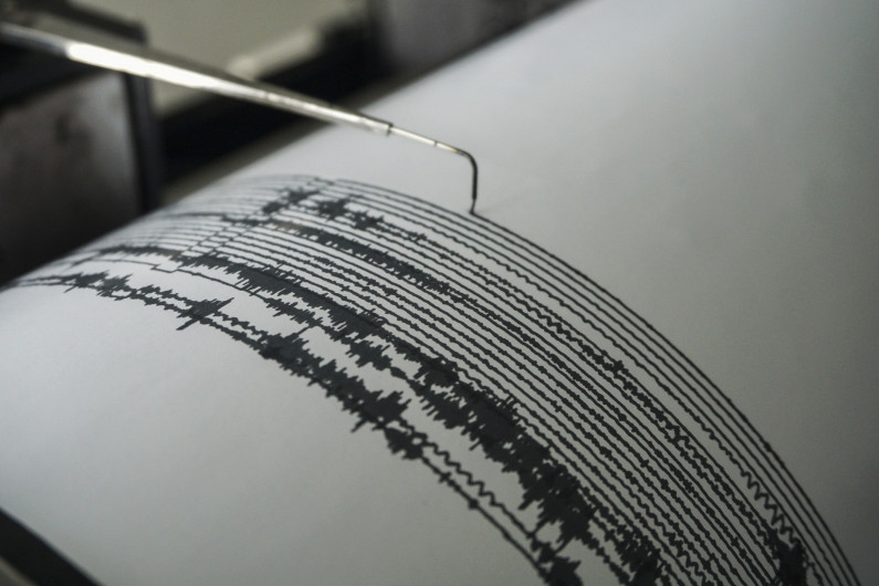Filipinas emite alerta de tsunami tras fuerte sismo de magnitud 7.4 en Mindanao