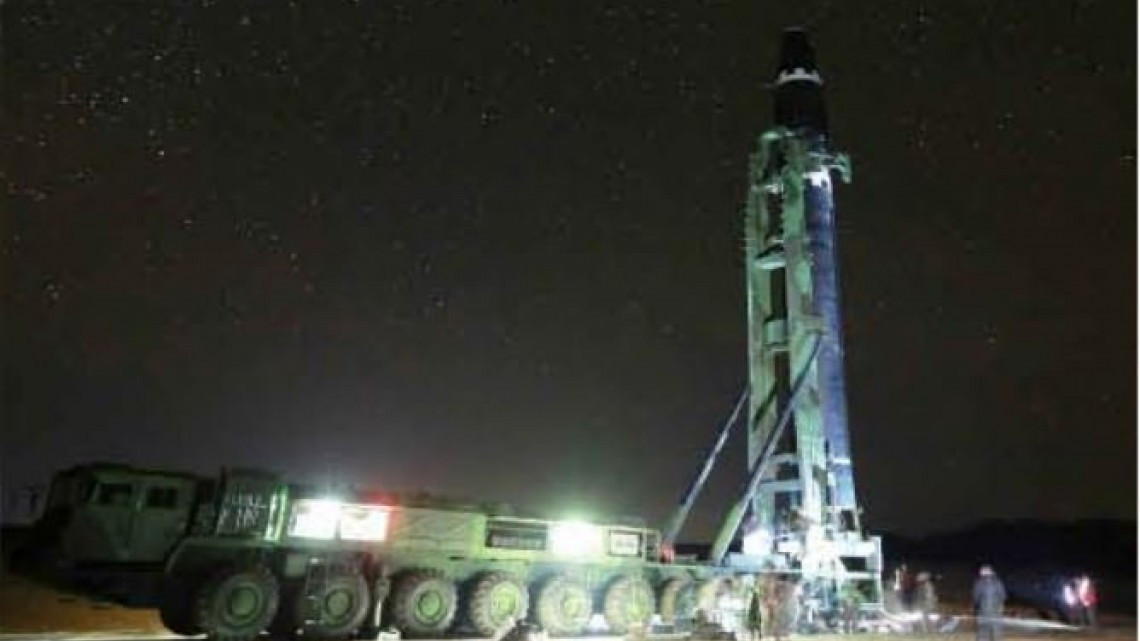 Así celebró Kim Jong Un el lanzamiento de un misil