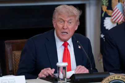 Trump confirma bombardeos de EU contra tres instalaciones nucleares en Irán