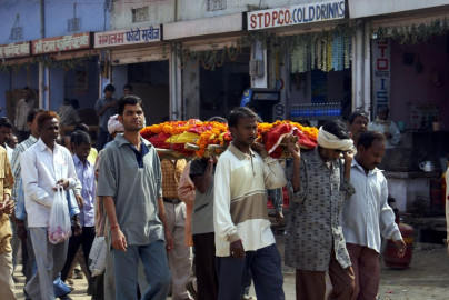 Joven revive en su funeral 