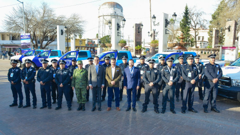 Entrega alcalde seis patrullas nuevas y equipadas a Transito