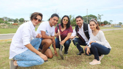 Jóvenes llevan a cabo acciones de reforestación