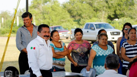  Alcalde de Valle Hermoso recorre colonia José Terán
