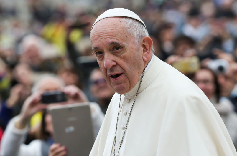 Papa Francisco invita a comer a mil 500 pobres