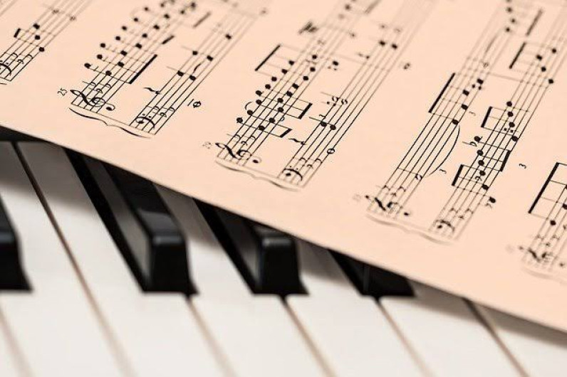 Edinburg busca apoyar programas de música