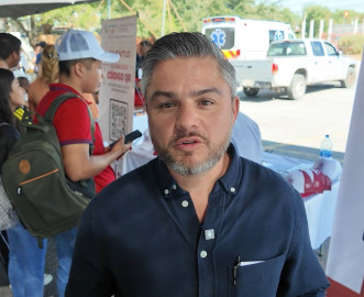 Carlos Peña Ortiz acerca programas y becas a la juventud de Reynosa