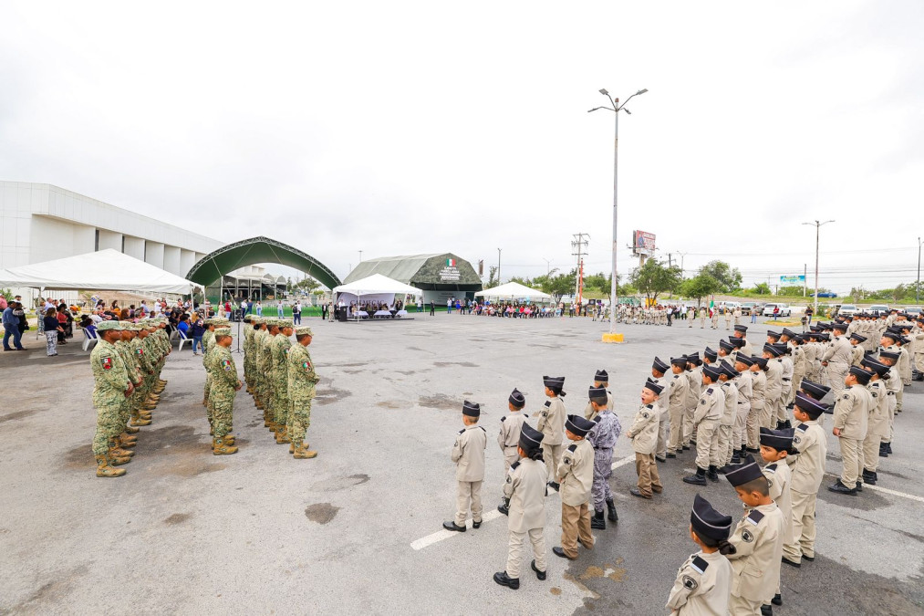 Entregó Carlos Peña Ortiz Certificado de Estudios a Cadetes de CALMECAC