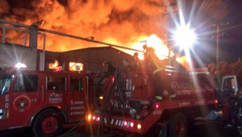 Registran incendio en fábrica de Ecatepec, Edomex