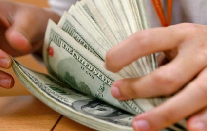 Dólar en 17.38 pesos a la venta en el AICM