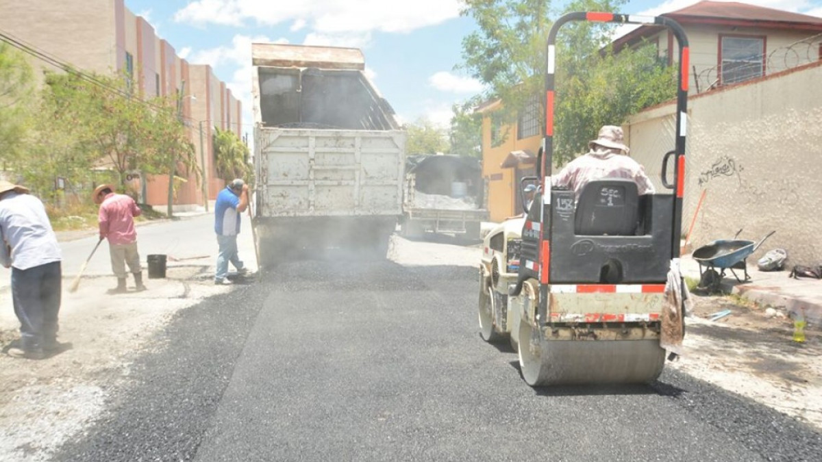 Servicios Primarios continúan reparación asfáltica en principales avenidas