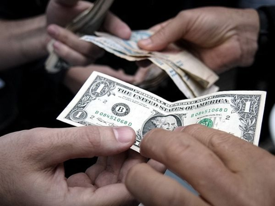 Dólar cotiza en 18.30 pesos a la venta 