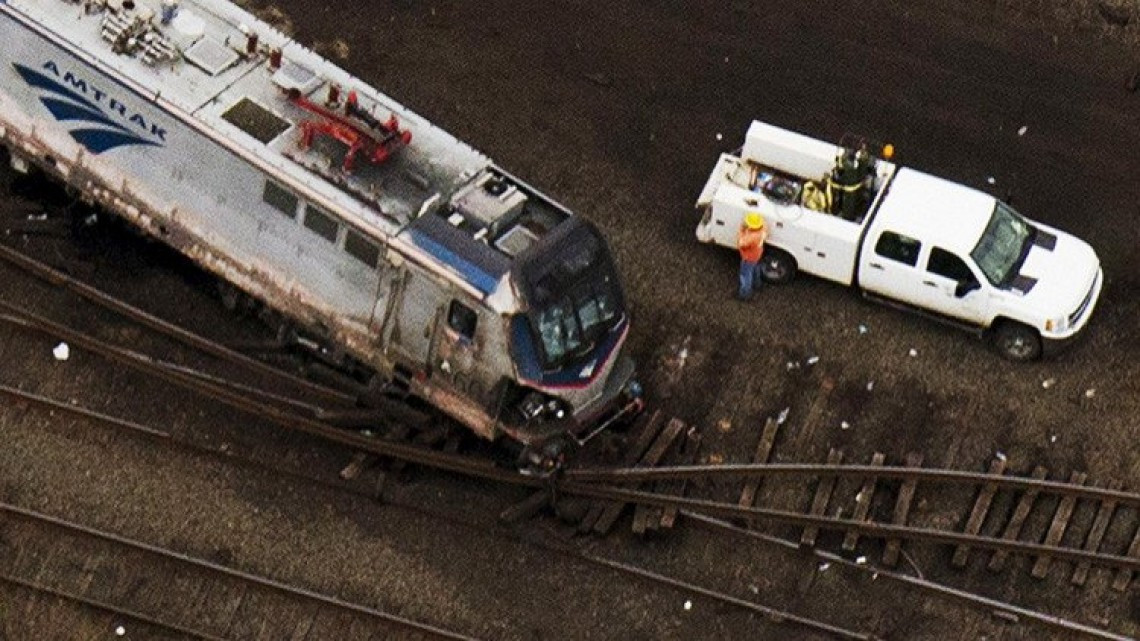 Deja al menos 42 muertos deja choque de tres en Filadelfia