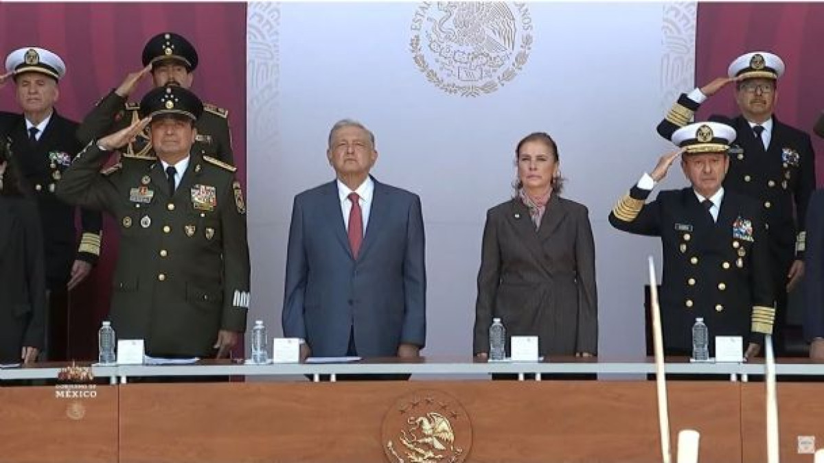 Encabeza AMLO ceremonia a los Niños Héroes