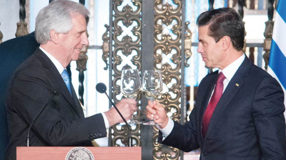 EPN confunde Uruguay con Paraguay