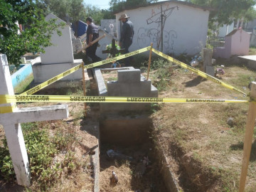 Delimitan tumbas en mal estado para evitar accidentes