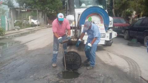 Comapa trabaja con equipo vactor