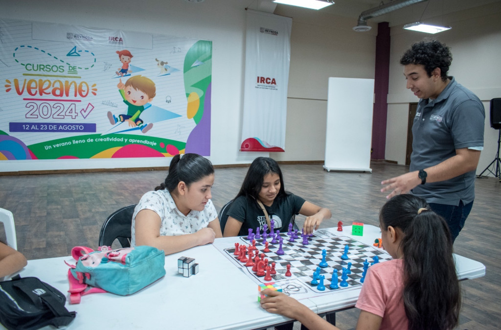 Gobierno de Carlos Peña Ortiz da la bienvenida a más de 500 alumnos